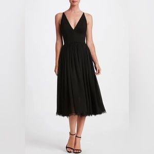 Alicia Mixed Media Midi Dress
DRESS THE POPULATION size S NWT